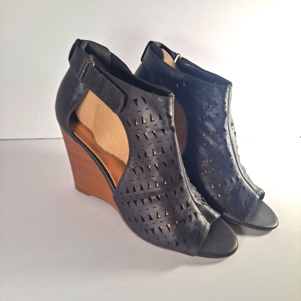 Metaphor Brown Wedge Sandals. Size 8M. Never worn.